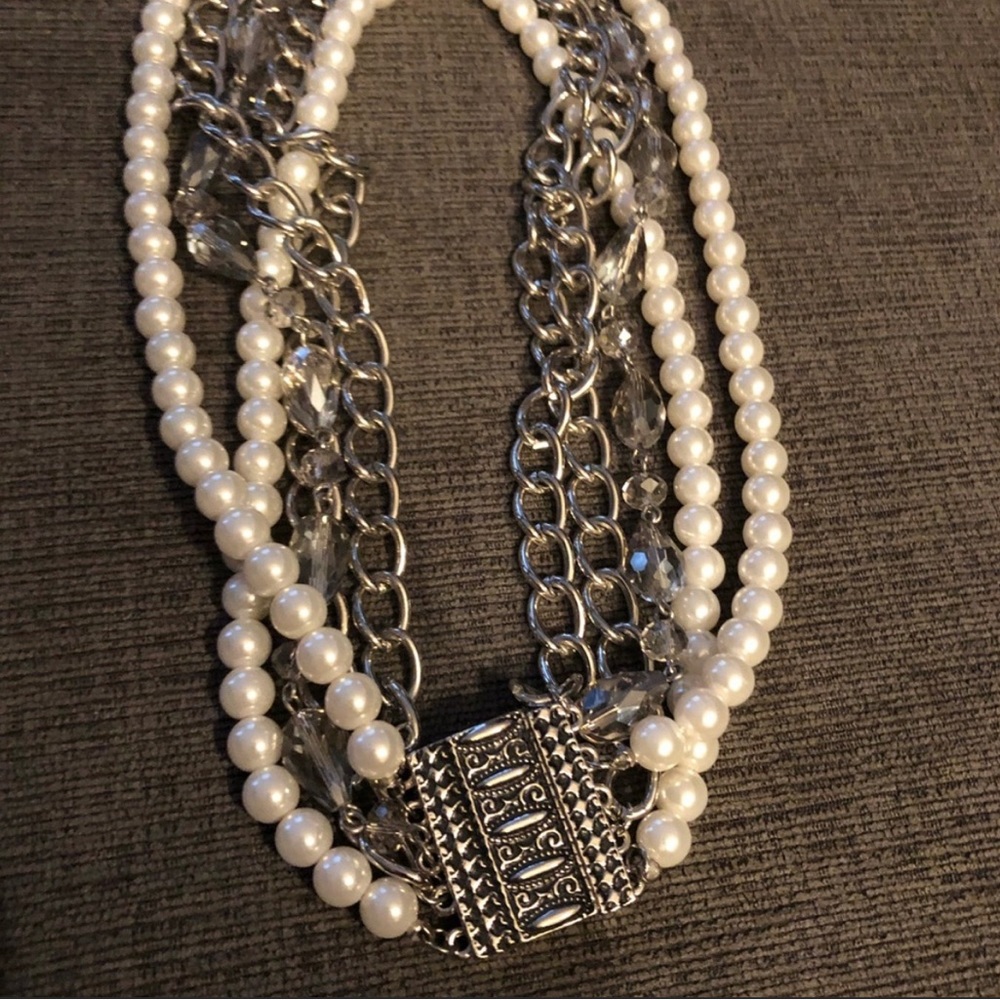 Premier Designs Pearl Necklace with magnet clasp super cute!
